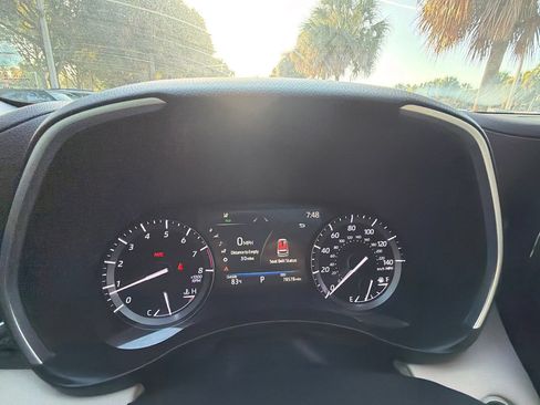 Used 2021 Toyota Highlander XLE FWD image 9