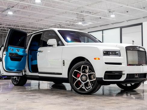 Used 2022 Rolls-Royce Cullinan Black Badge AWD/4WD image 9