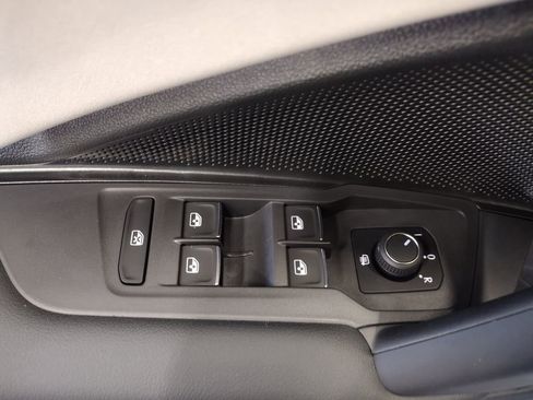 New 2025 Volkswagen Tiguan SE image 19