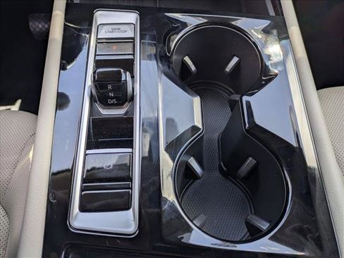 Used 2025 Volkswagen Atlas SE FWD image 12