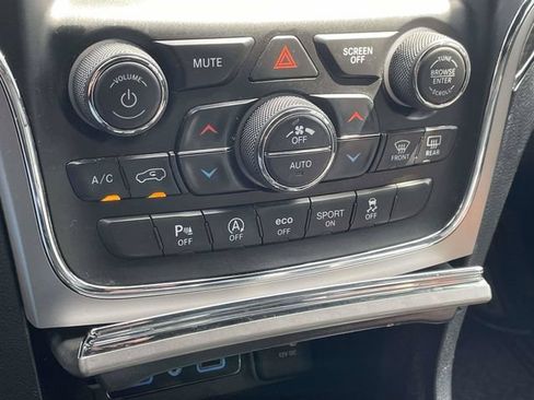 Used 2018 Jeep Grand Cherokee Overland AWD/4WD image 15