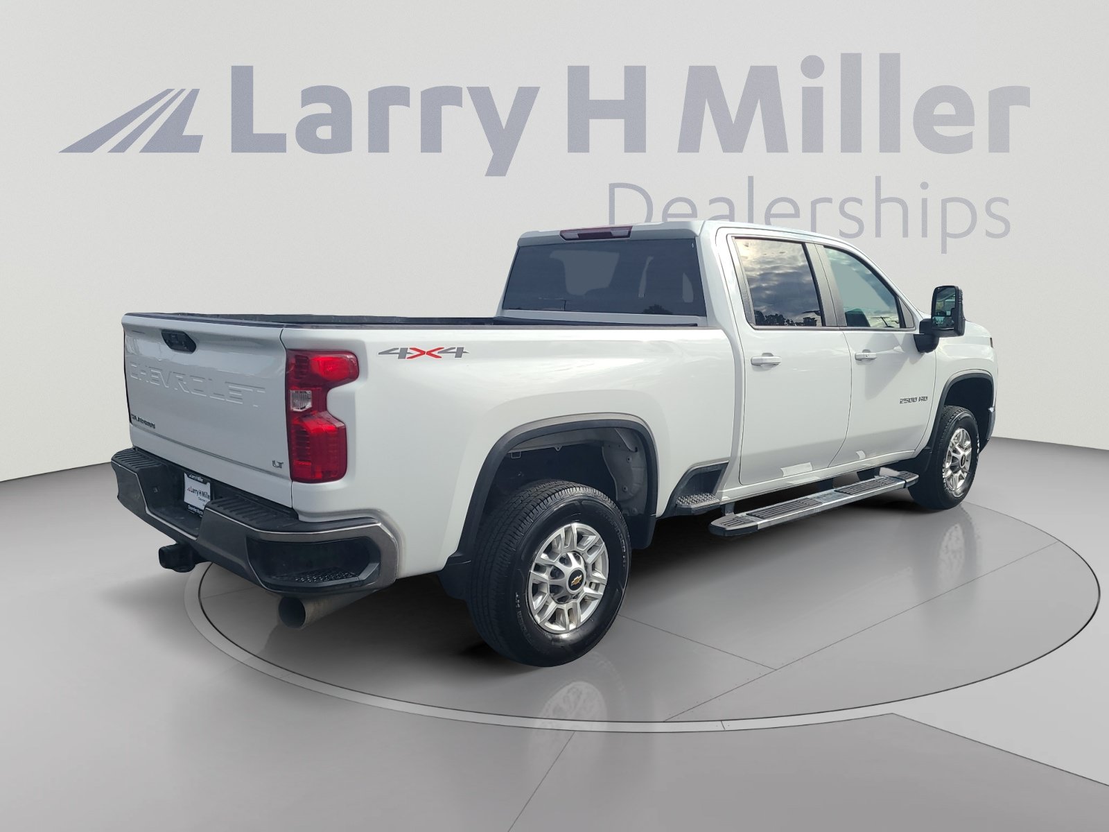 Used 2025 Chevrolet Silverado 2500 LT w/ Convenience Package AWD/4WD image 5