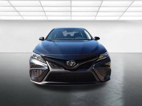 Used 2024 Toyota Camry SE image 3