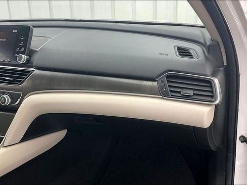 Used 2019 Honda Accord LX image 17