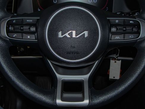 Used 2025 Kia Sportage LX image 11