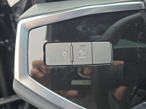 New 2025 Audi Q3 2.0T Premium image 25