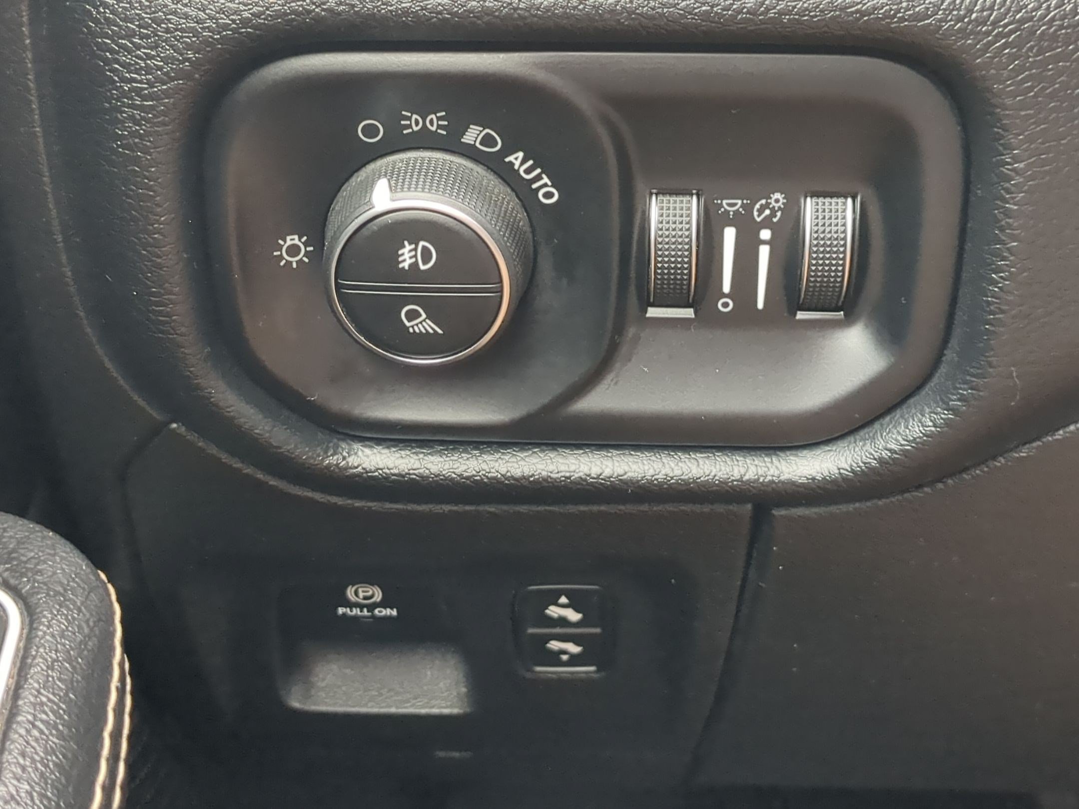 Used 2020 RAM 1500 Laramie AWD/4WD image 26