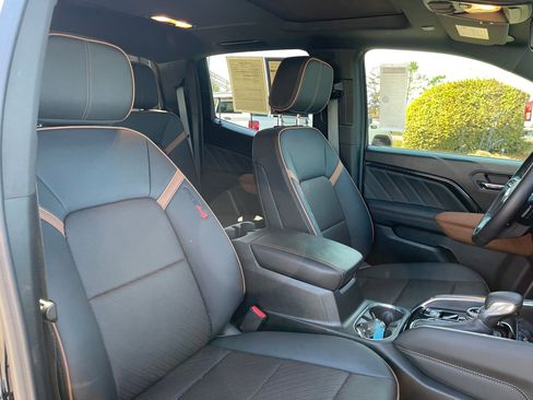 Used 2025 GMC Canyon AT4 w/ Nightfall Edition image 27