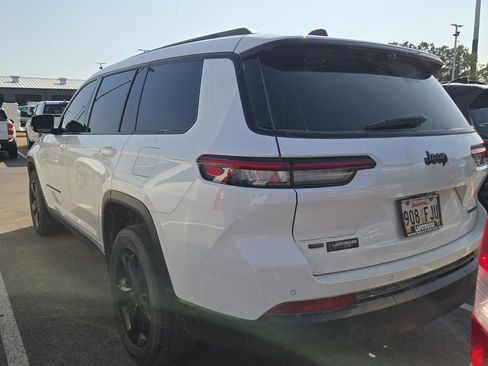 Used 2023 Jeep Grand Cherokee L Limited w/ Luxury Tech Group II image 2