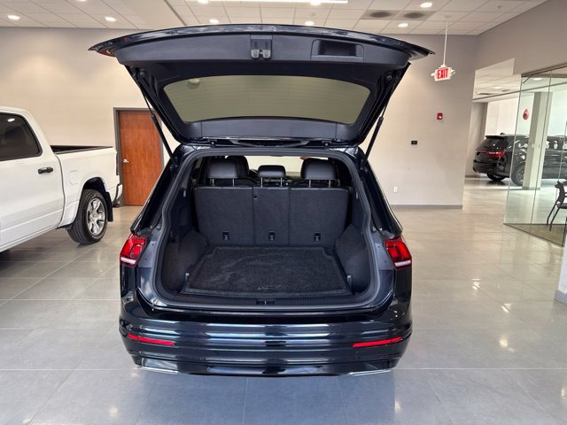 Used 2021 Volkswagen Tiguan SE R-Line AWD/4WD image 45