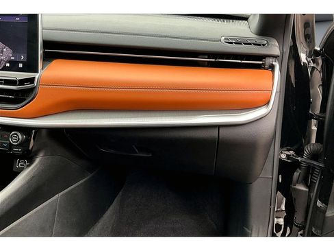 Used 2024 Jeep Compass Limited image 18