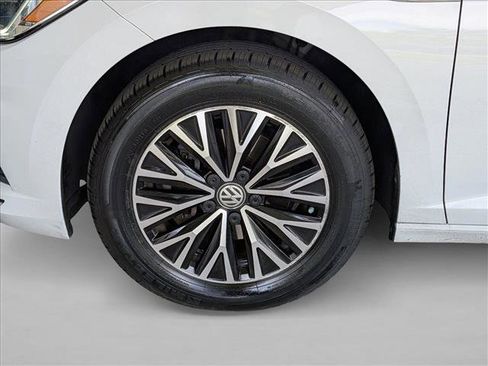 Used 2019 Volkswagen Jetta SEL w/ Cold Weather Package FWD image 22