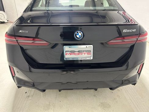 Used 2026 BMW 550e xDrive w/ Premium Package AWD/4WD image 6