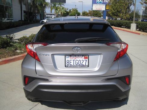 Used 2018 Toyota C-HR XLE FWD image 40