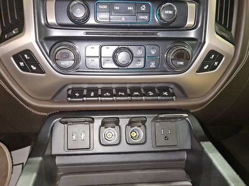 Used 2018 GMC Sierra 1500 Denali AWD/4WD image 3