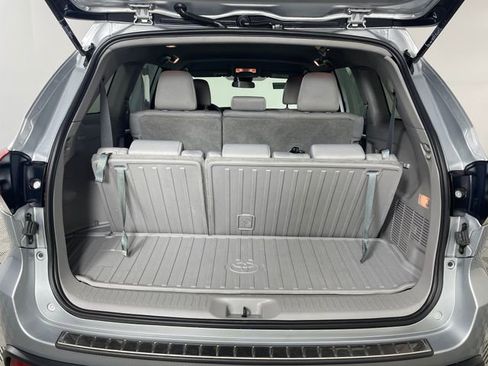 Used 2019 Toyota Highlander LE image 18