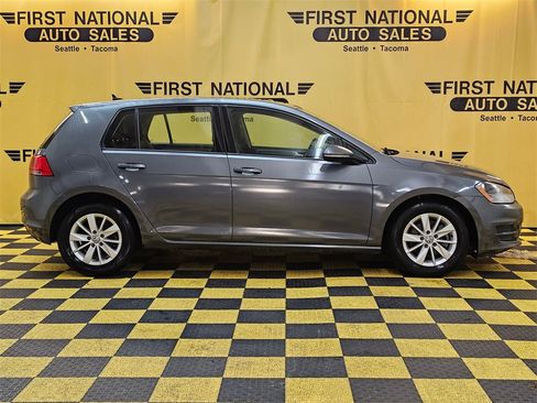 Used 2015 Volkswagen Golf SE image 2