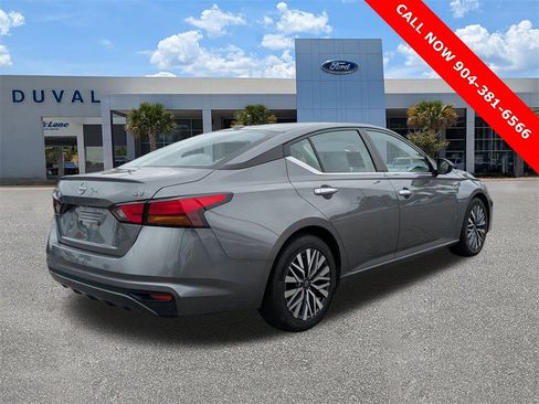 Used 2024 Nissan Altima 2.5 SV image 3