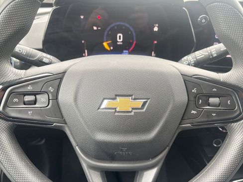 Used 2025 Chevrolet Trax LT FWD image 27