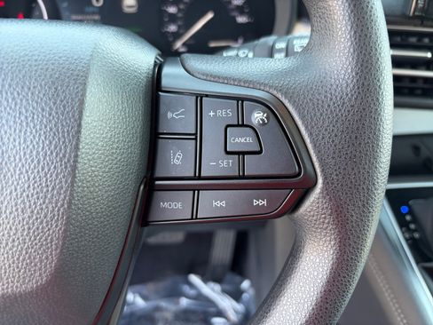 Used 2025 Toyota Sienna LE w/ LE Plus Package AWD/4WD image 15