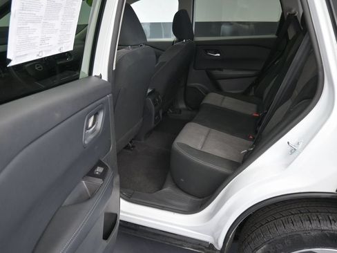 Used 2025 Nissan Rogue SV AWD/4WD image 16