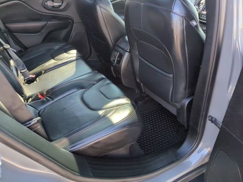 Used 2019 Jeep Cherokee Trailhawk image 39