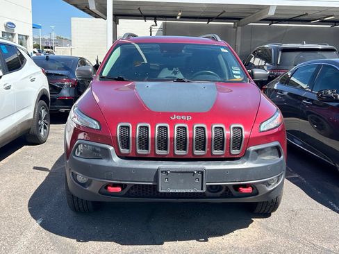 Used 2015 Jeep Cherokee Trailhawk w/ Comfort/Convenience Group AWD/4WD image 3