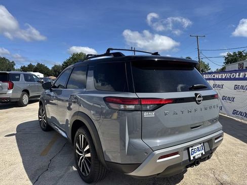 Used 2023 Nissan Pathfinder Platinum w/ Cargo Package AWD/4WD image 12