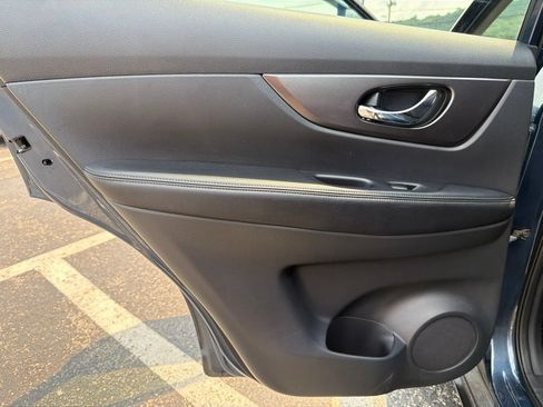 Used 2015 Nissan Rogue SV FWD image 23