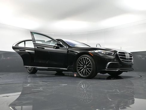 Used 2023 Mercedes-Benz S 580 4MATIC Sedan image 40