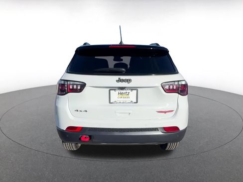 Used 2025 Jeep Compass Trailhawk image 12