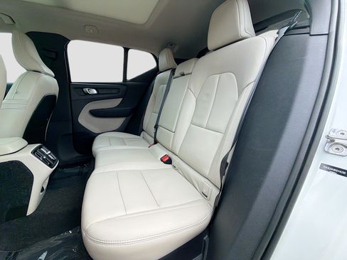 Used 2021 Volvo XC40 T5 Momentum w/ Premium Package AWD/4WD image 20