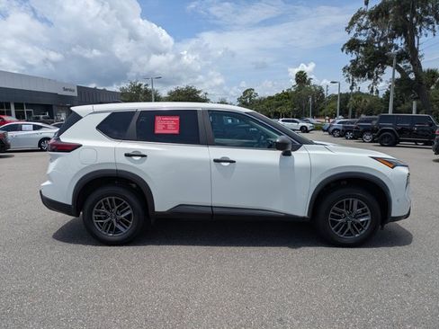 Certified 2024 Nissan Rogue S FWD image 3