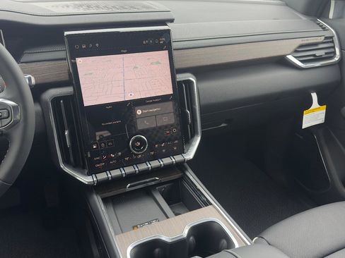 New 2026 GMC Acadia Denali image 13