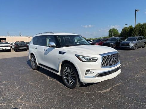 Used 2018 INFINITI QX80 4WD w/ Deluxe Technology Package image 2