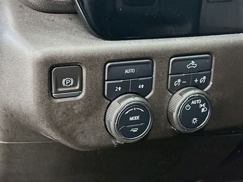 Used 2023 Chevrolet Silverado 1500 LT image 17