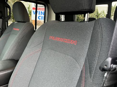 Used 2024 Jeep Gladiator Rubicon w/ Convenience Group image 17