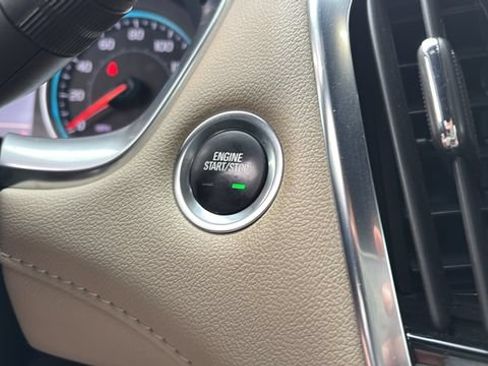 Used 2022 Chevrolet Traverse LT w/ LT Premium Package FWD image 28