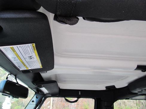 Used 2016 Jeep Wrangler Unlimited Rubicon w/ Connectivity Group image 30