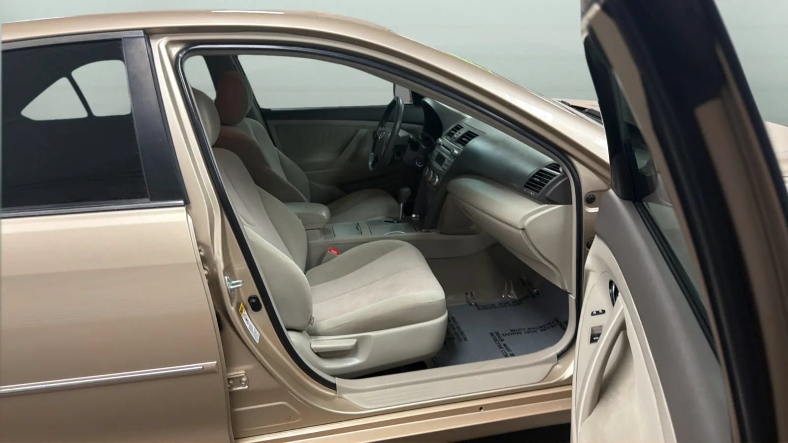 Used 2011 Toyota Camry FWD image 21