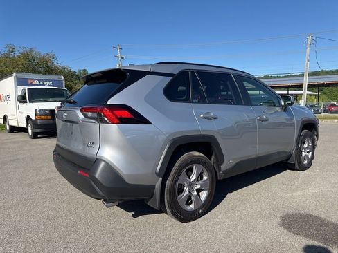 Used 2025 Toyota RAV4 XLE AWD/4WD image 18