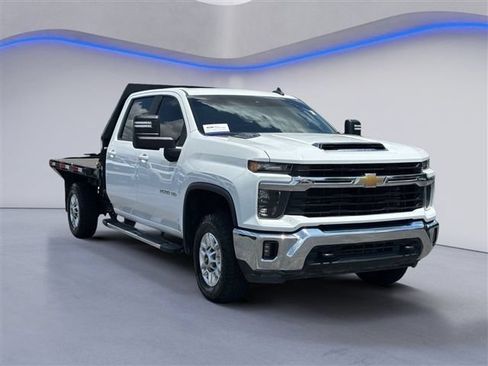 Used 2024 Chevrolet Silverado 2500 LT w/ Convenience Package AWD/4WD image 5