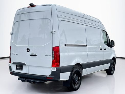 Used 2025 Mercedes-Benz Sprinter 2500 image 5