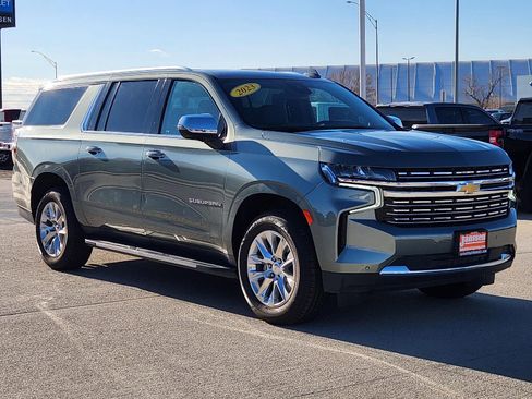 Used 2023 Chevrolet Suburban Premier image 5
