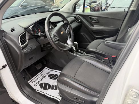 Used 2017 Chevrolet Trax LT w/ LT Convenience Package AWD/4WD image 29