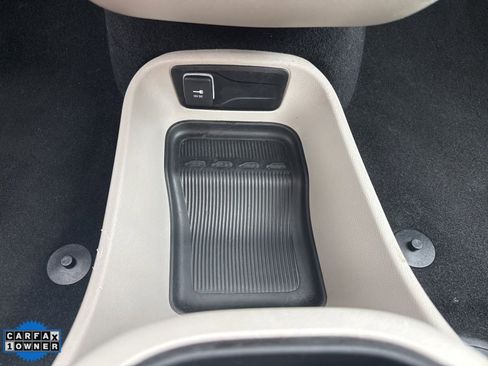 Used 2024 Chrysler Pacifica Touring-L image 21