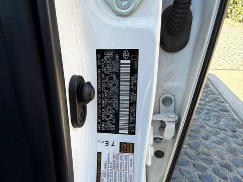 Used 2018 Toyota Prius Prime Plus FWD image 27