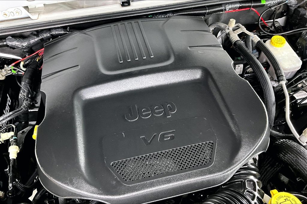 Used 2018 Jeep Wrangler Unlimited Sahara AWD/4WD image 32