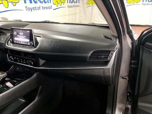 Used 2024 Nissan Rogue S FWD image 13