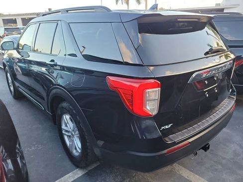 Used 2020 Ford Explorer XLT image 3